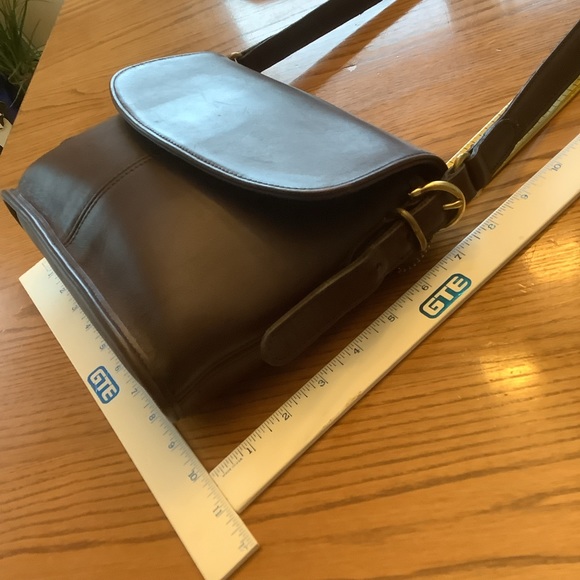 VTG Coach Equestrian Flap Bag Chocolate Brown Leather w Adjustable Buckle Straps - Picture 16 of 17